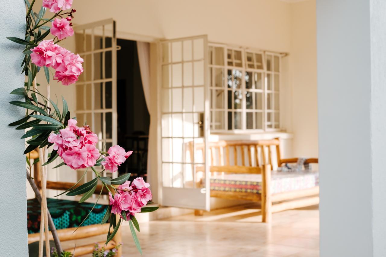The Guinea Fowl Bed & Breakfast Entebbe Exterior photo