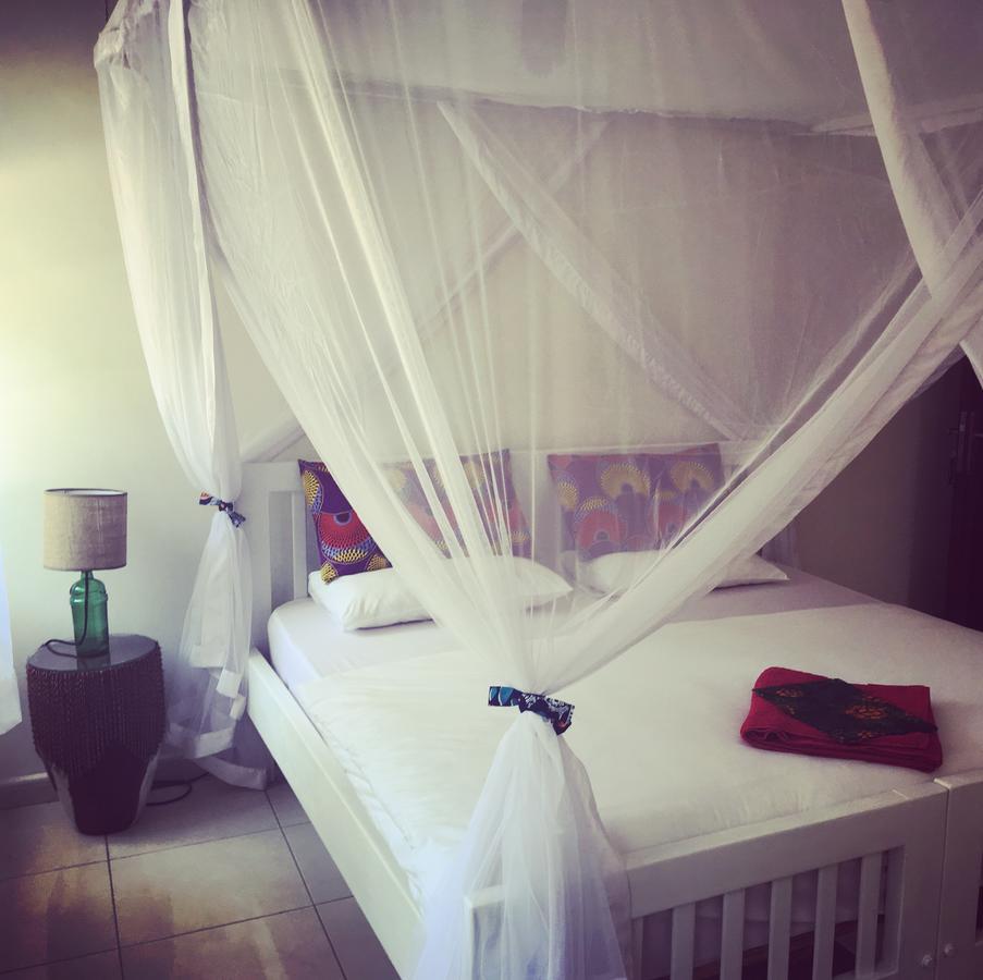 The Guinea Fowl Bed & Breakfast Entebbe Exterior photo