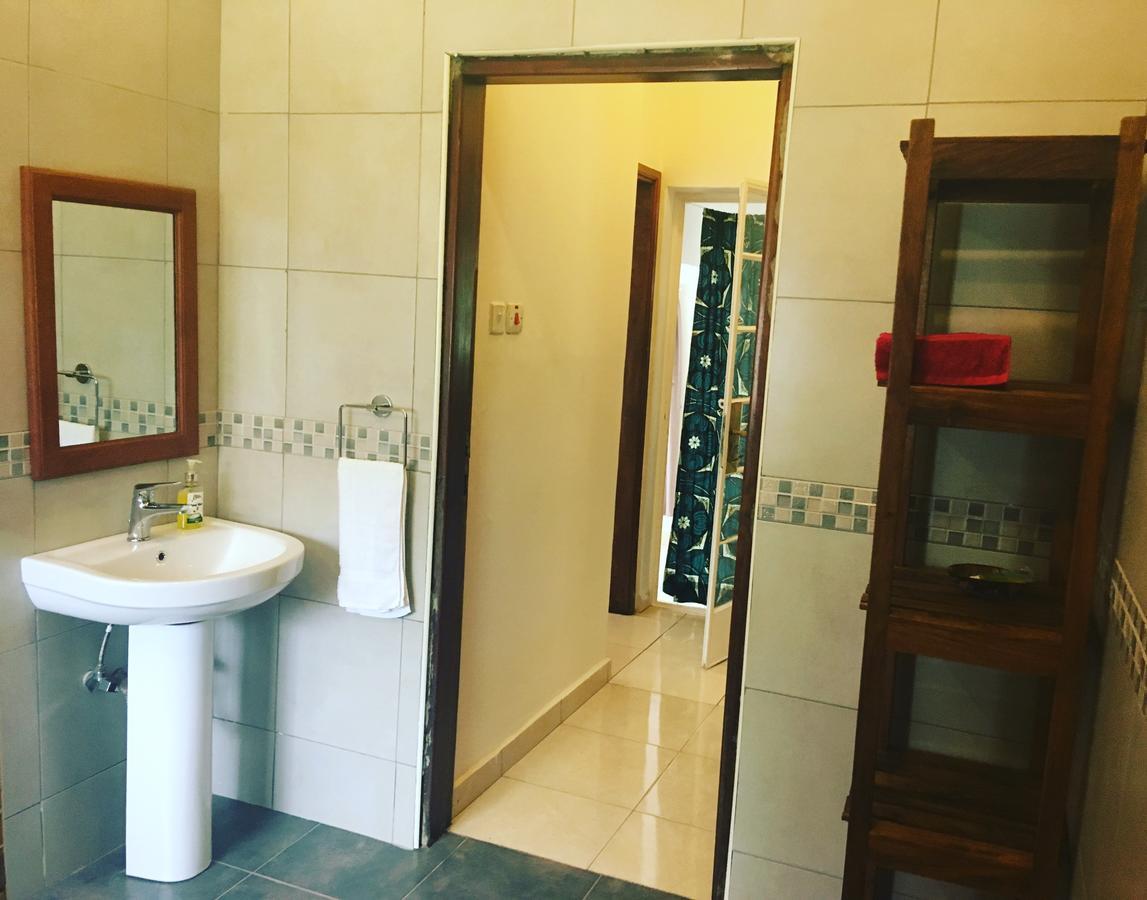 The Guinea Fowl Bed & Breakfast Entebbe Exterior photo